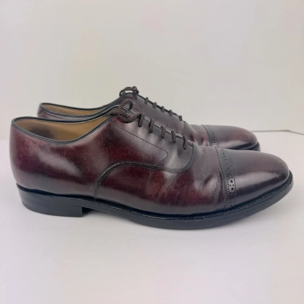Johnston & Murphy Aldrich II cap-toe oxford dress shoe. Burgundy leather size 10